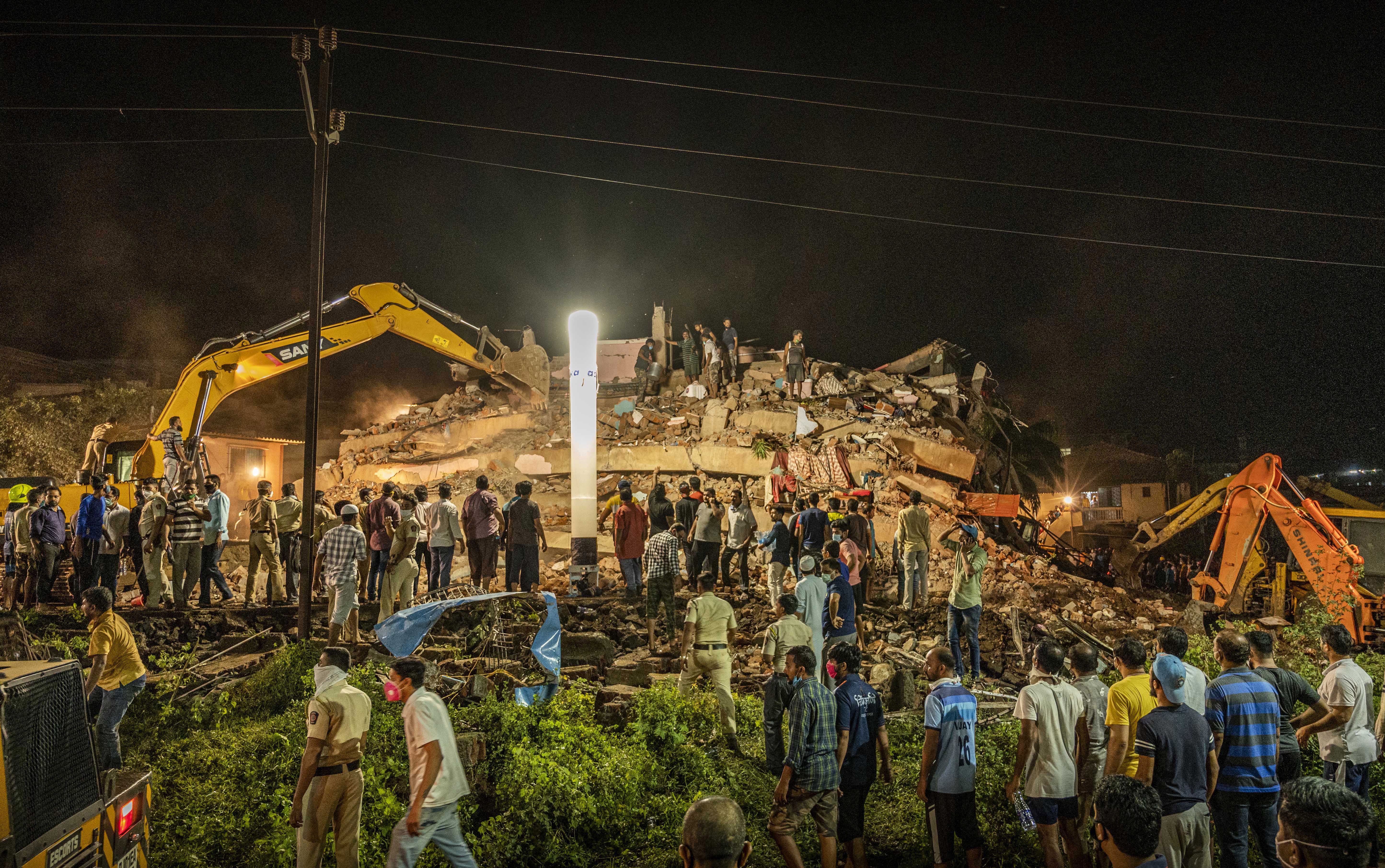 印度一建筑物坍塌约70人被困