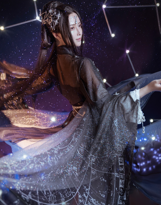 coser界的天花板真的菜菜:颜值顶流,学历顶流,制衣一流