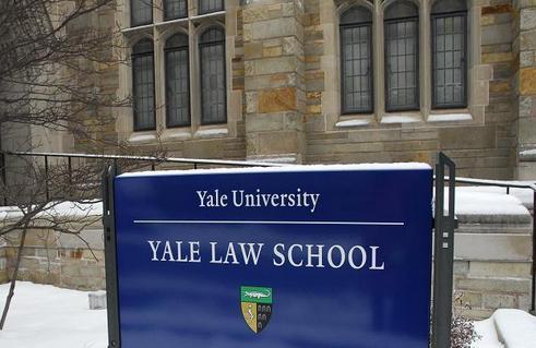 耶鲁大学法学院和斯坦福大学法学院在最新排名中并列第一