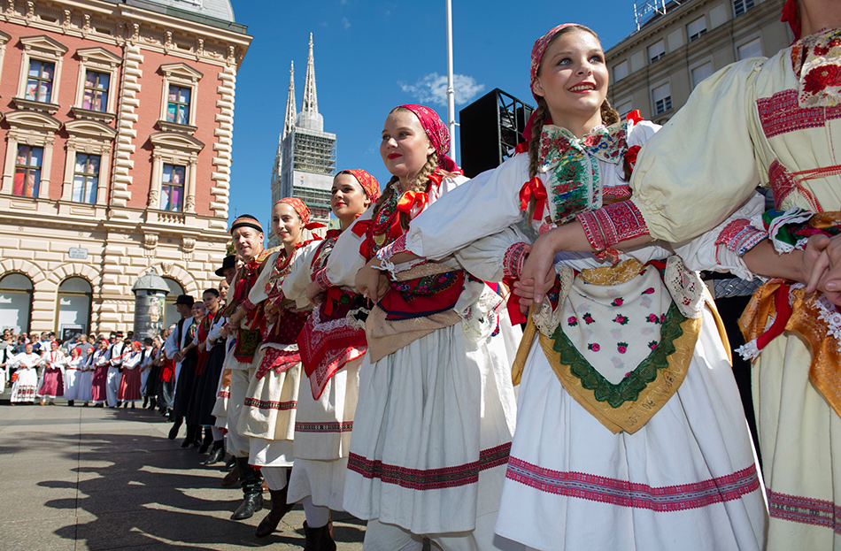 科索沃局势虽然得到缓和,但北约的压迫下,塞族人已无退路可走