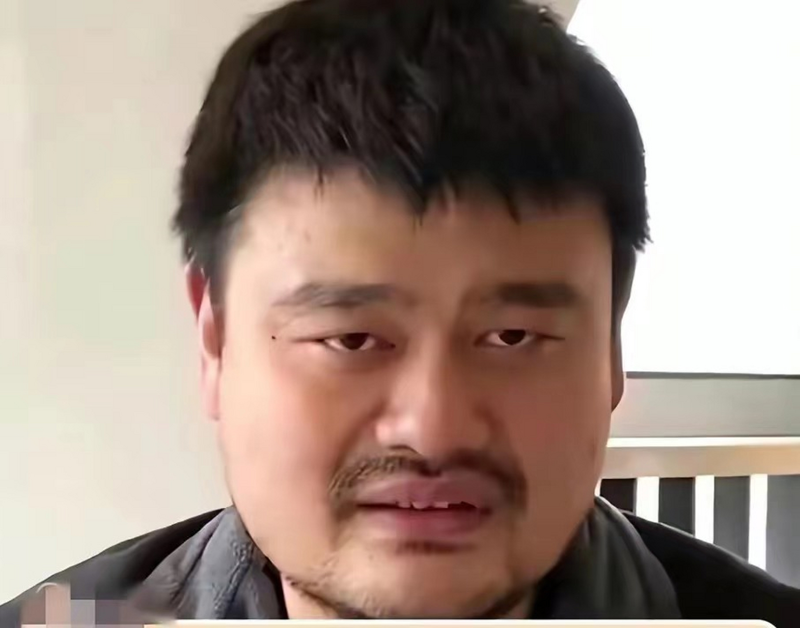 曝姚明体重失控身体变差,近照身材臃肿超400斤,妻子叶莉很自责  中国