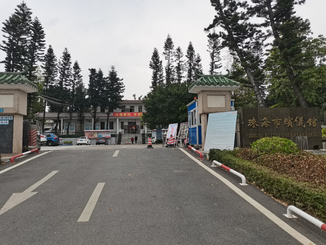 预约进场祭扫首日,逾300名市民来到了这些地方