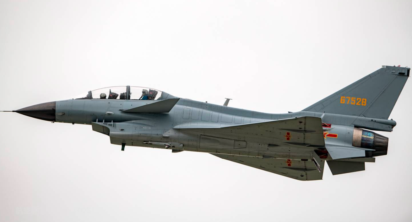 欧洲台风和阵风战机,同歼10一样用鸭翼,为何歼10的挂载却偏小?