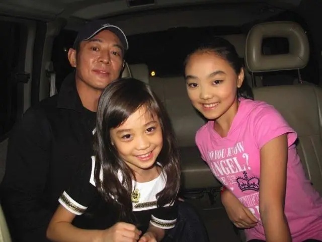 李连杰前妻黄秋燕:生下两女被抛弃,多年后再婚,李连杰送上厚礼