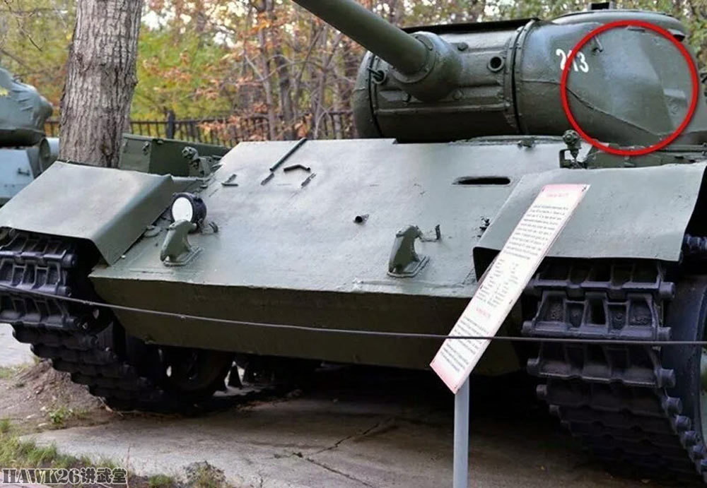 图说:t-34/85坦克炮塔左侧为何有突起?部分相同型号却没有?