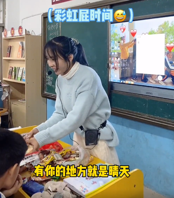 小蔡老师:全网最宠学生的"宝藏老师",轻松教学风格圈粉300万