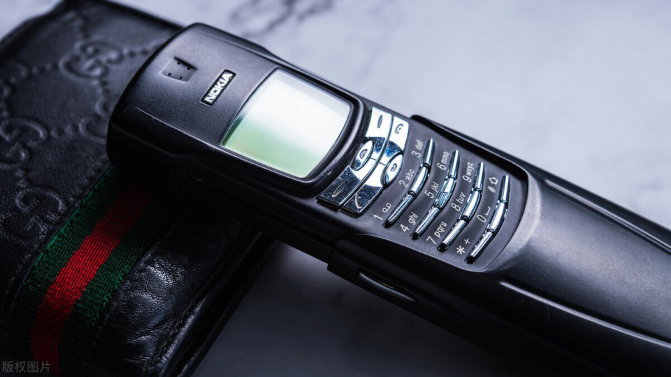 手机造型越来越大同小异?|有8种已经要"消失"的手机设计