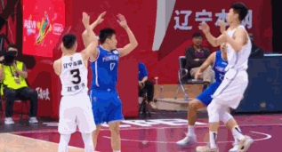 辽篮新队宠!吴昌泽空接暴扣太霸气,失误后等待挨骂