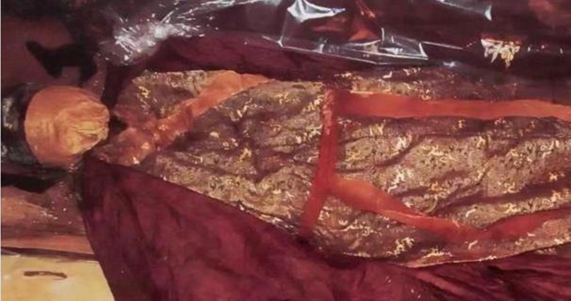 回顾:东北千年古墓被挖掘,墓主人身穿现代衣服,难道是穿越时空?