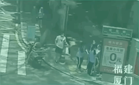 热点厦门一3岁男孩偷跑出门,遇到了5名“天使小姐姐”,警察叔叔也点赞