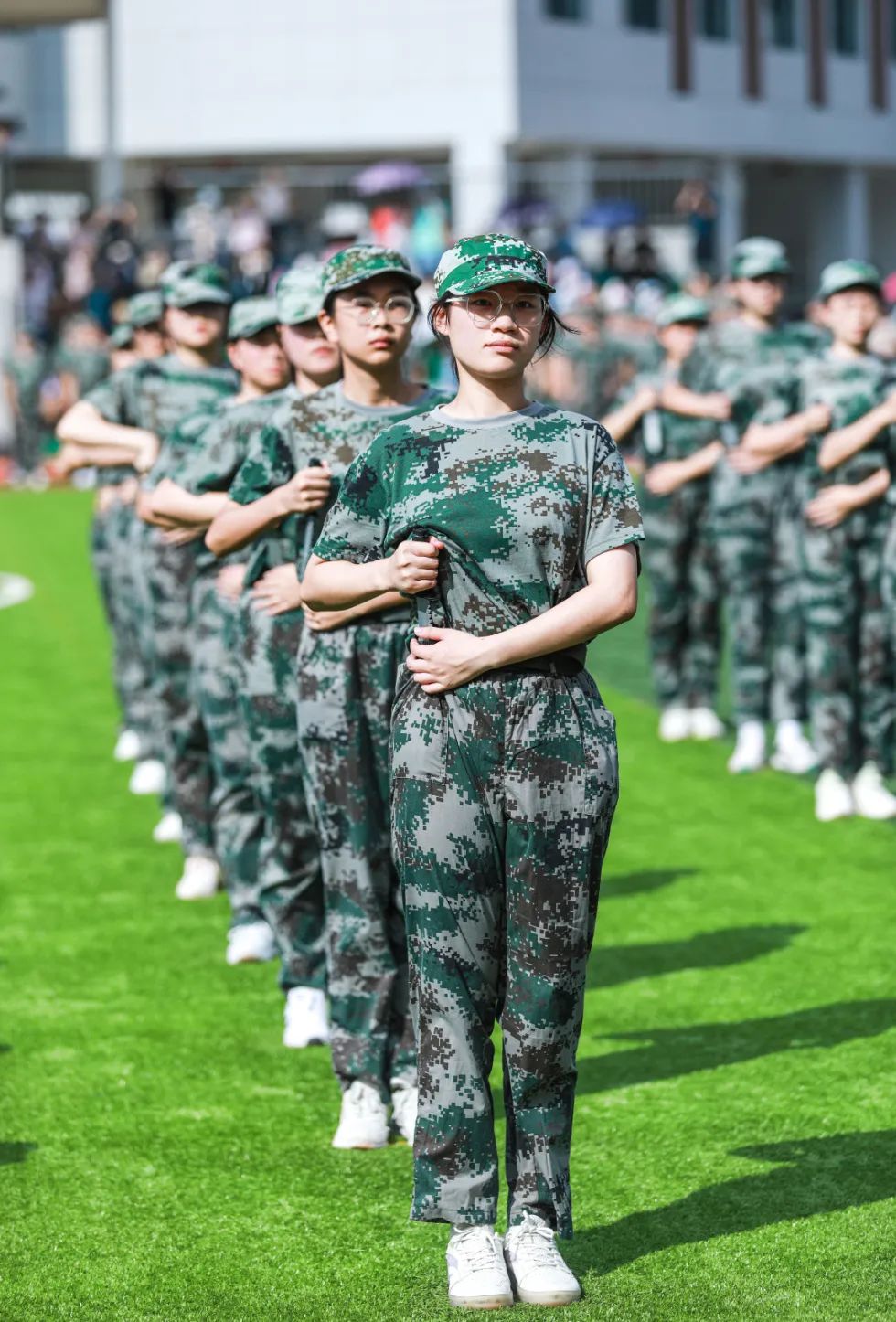 军体拳,捕俘刀霸气来袭!江宁区这所高中军训闭营仪式太飒了!