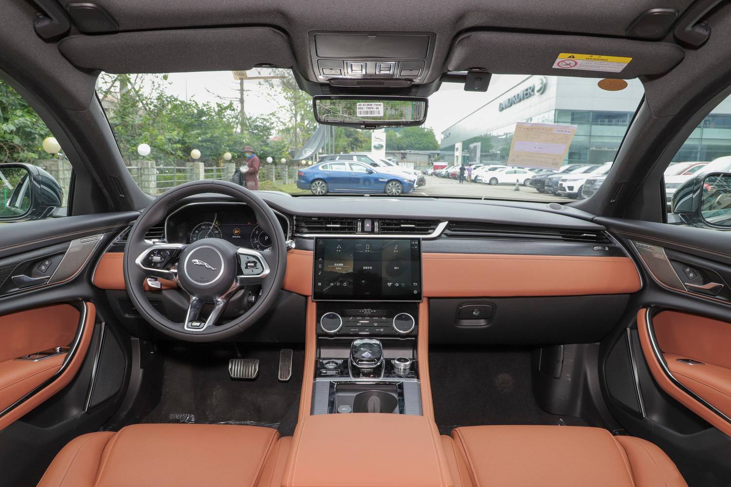 随着汽车市场的不断竞争和消费者对豪华品牌的需求不断增加,捷豹作为