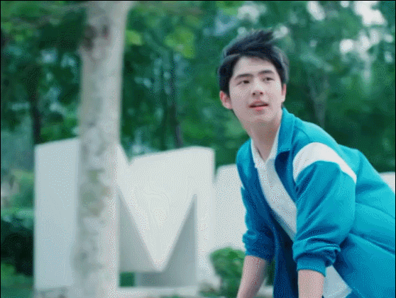 《北京爱情故事》17岁刘昊然演的高中生,本色出演,无需修饰,自然而然