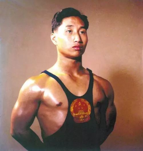 "举重冠军"陈镜开:中国破世界纪录第1人,却不被西方世界承认