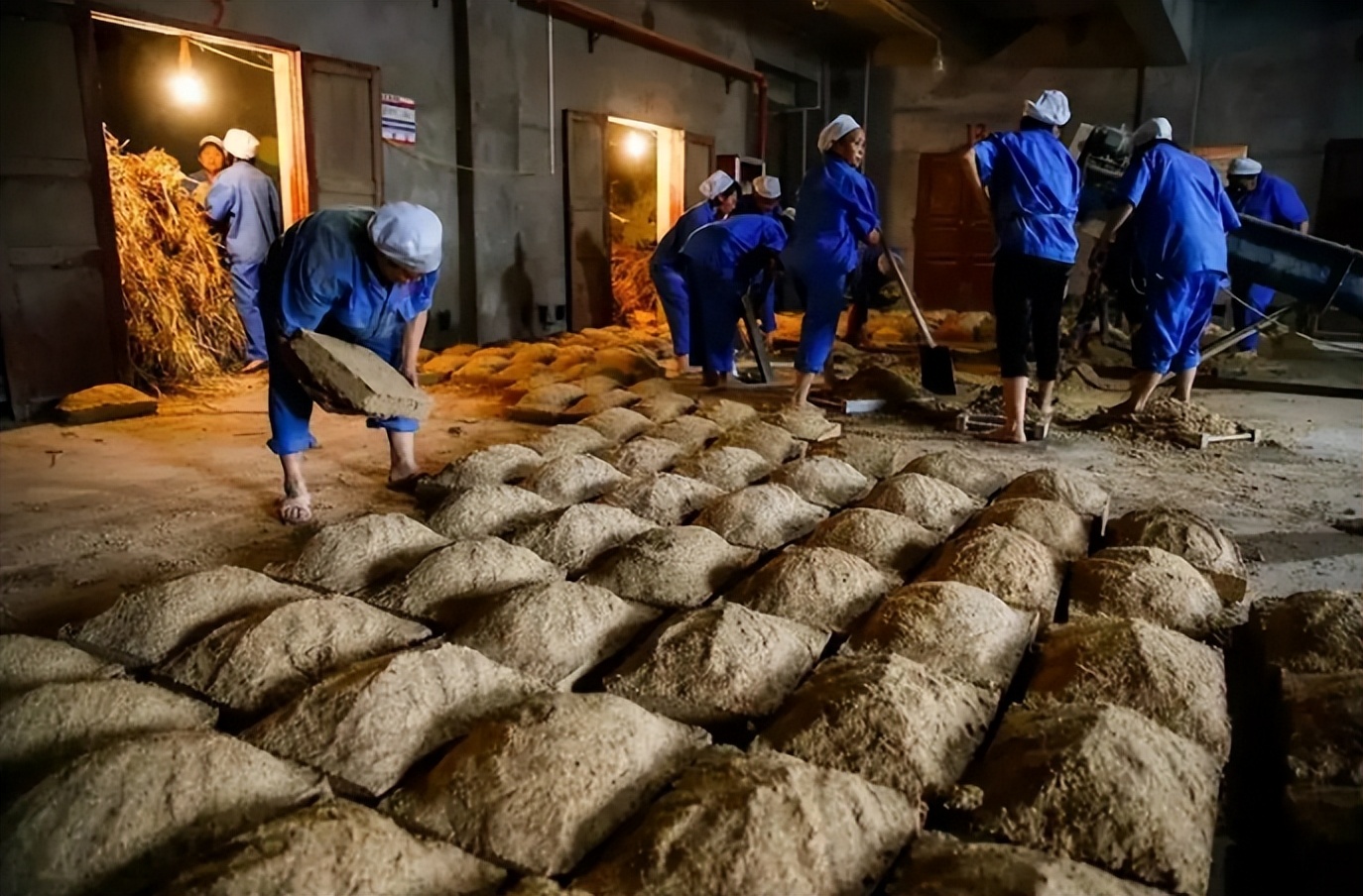 茅台酿造车间现场照片,意外爆出引热议,网友:难怪员工不偷喝