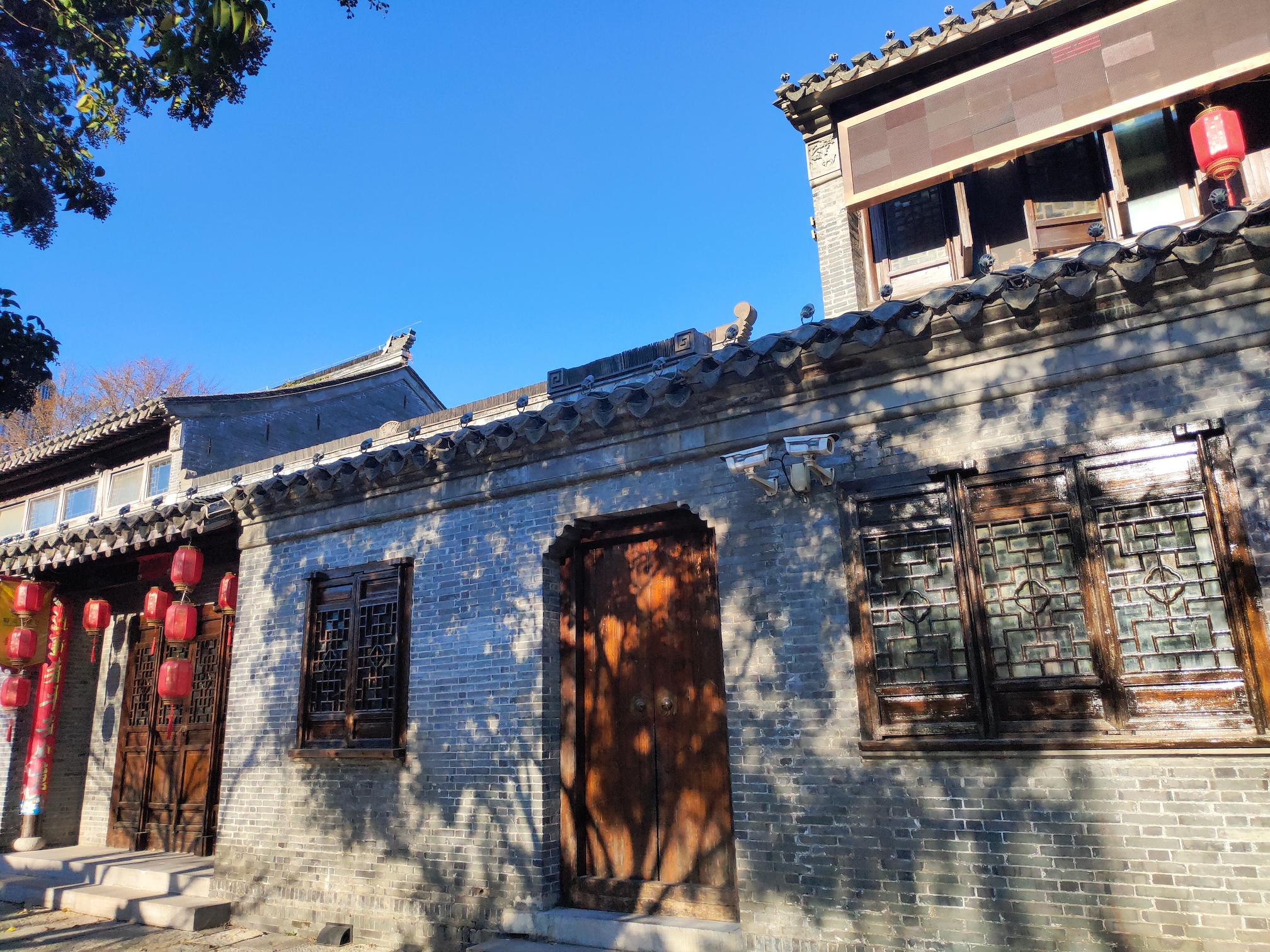 泰州稻河古街藏着一家老字号早茶店,物美价廉,15块钱就吃得很撑