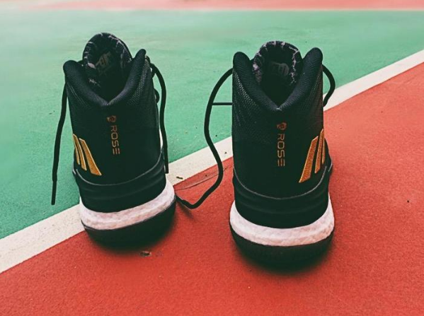阿迪达斯罗斯8代战靴实战测评
