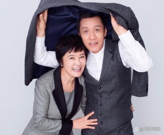 姐弟恋30年甜蜜如初,冯远征宠爱大8岁老婆,曾想要孩子却放弃