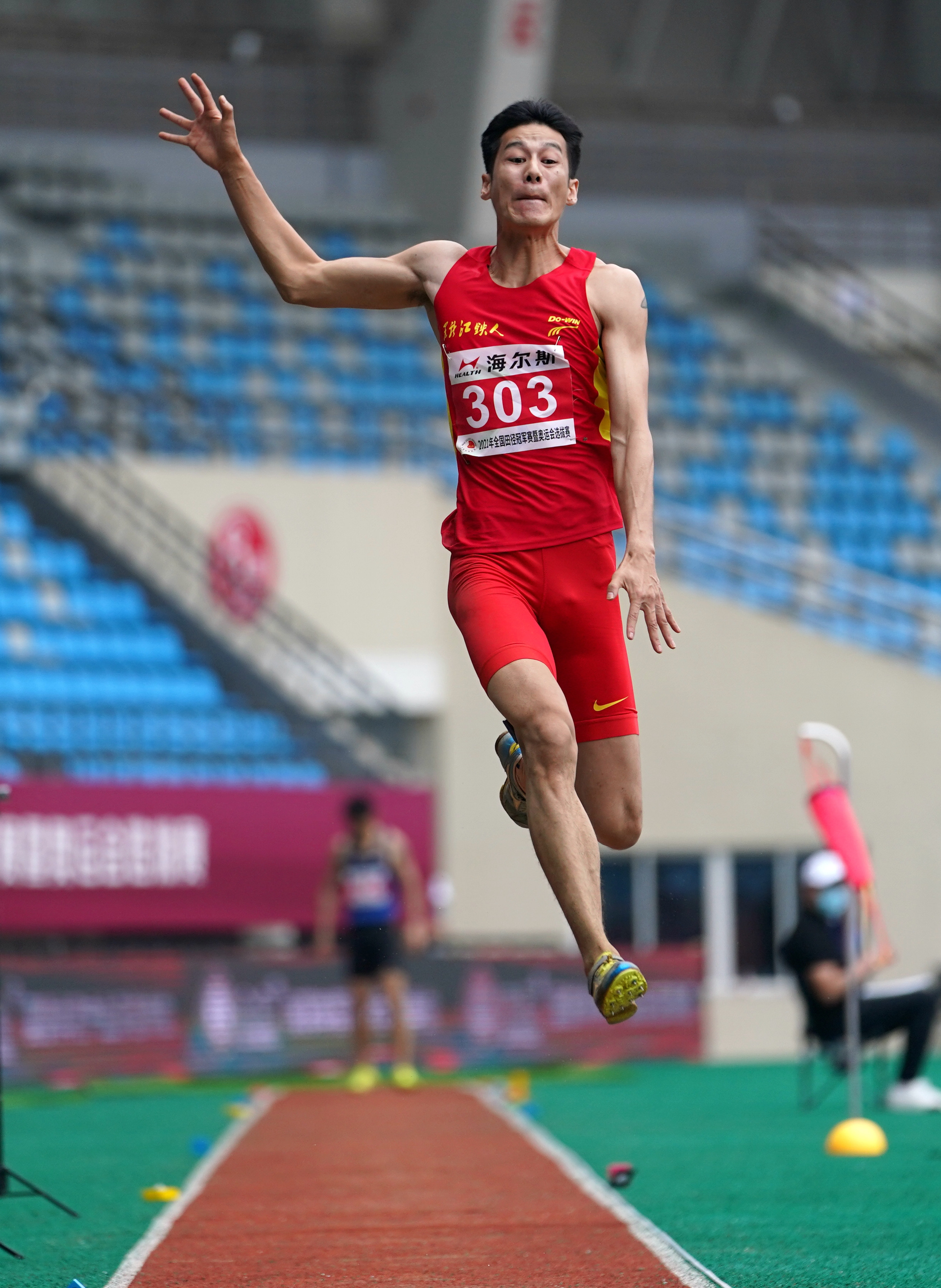 田径——全国冠军赛:男子跳远决赛赛况