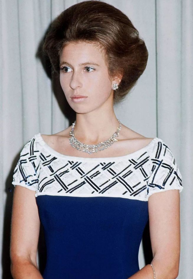 卡米拉年轻时太彪悍!赢了金枝玉叶的安妮,赢了美若天仙的戴安娜