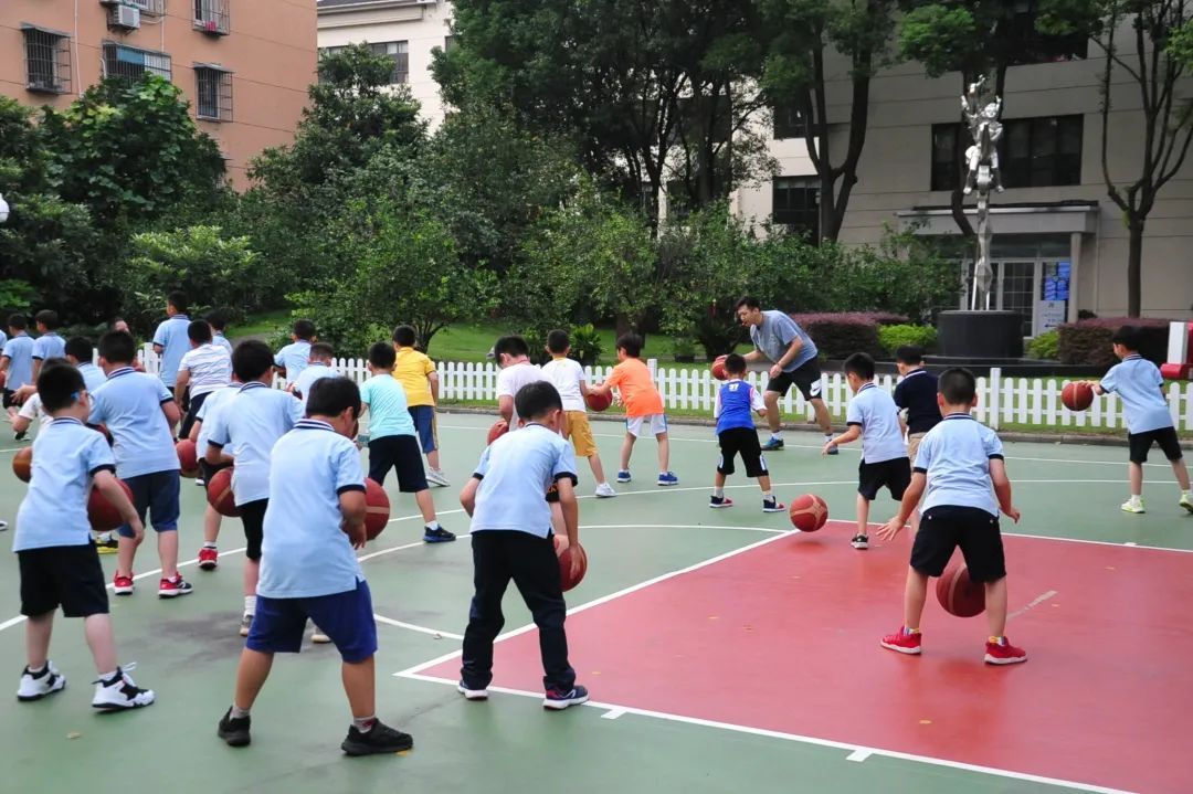 操场上的学校丨长宁区绿苑小学:体教融合,让操场成为孩子成长的沃土
