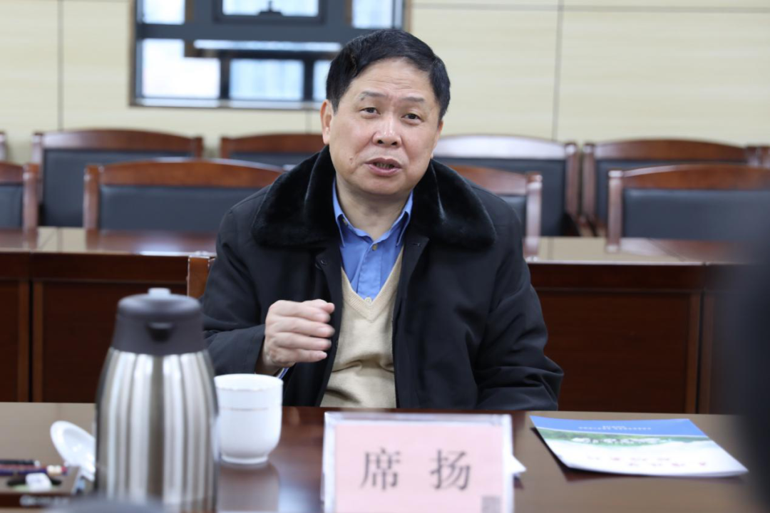 席扬听取来宾北海大数据发展和政务服务工作汇报