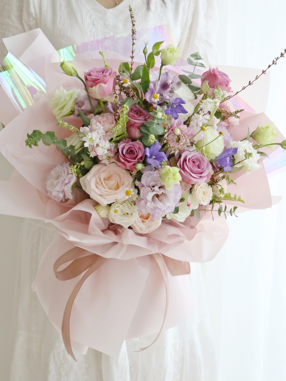 老师课堂–韩式花束 用了丰富的花材 花材高低错落 很好的保留了鲜花