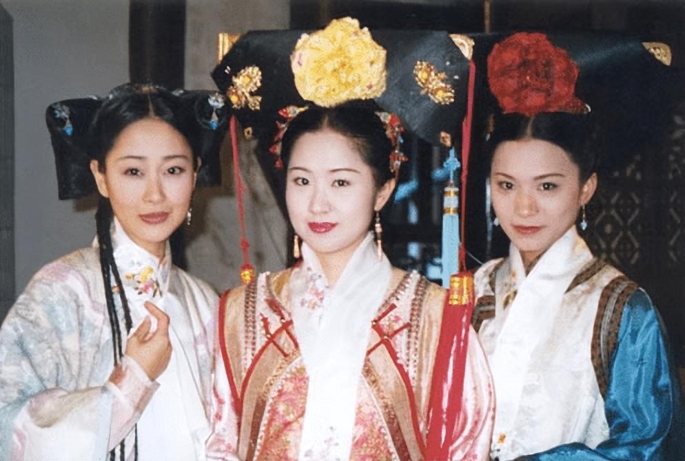 文学历史系毕业的丁佳卉对骑马射箭情有独钟,在出演