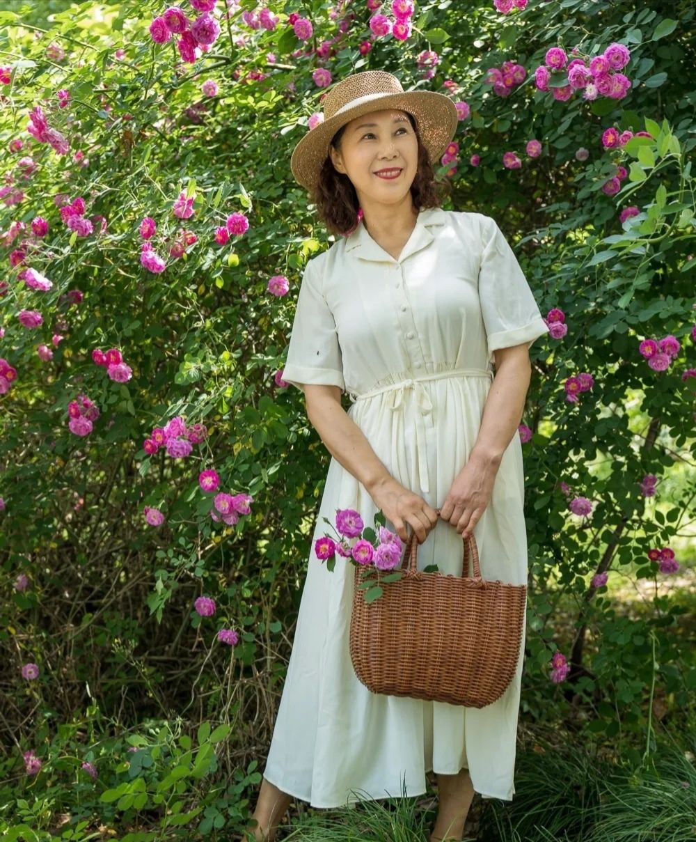 千金难买老来瘦?这位60岁 的阿姨身材微胖,凭穿搭穿出优雅气质