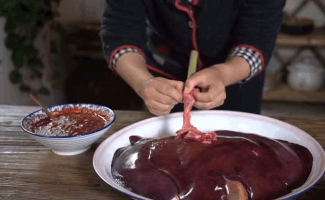 云南特色美食吹肝我们不吹气球我们吹肝