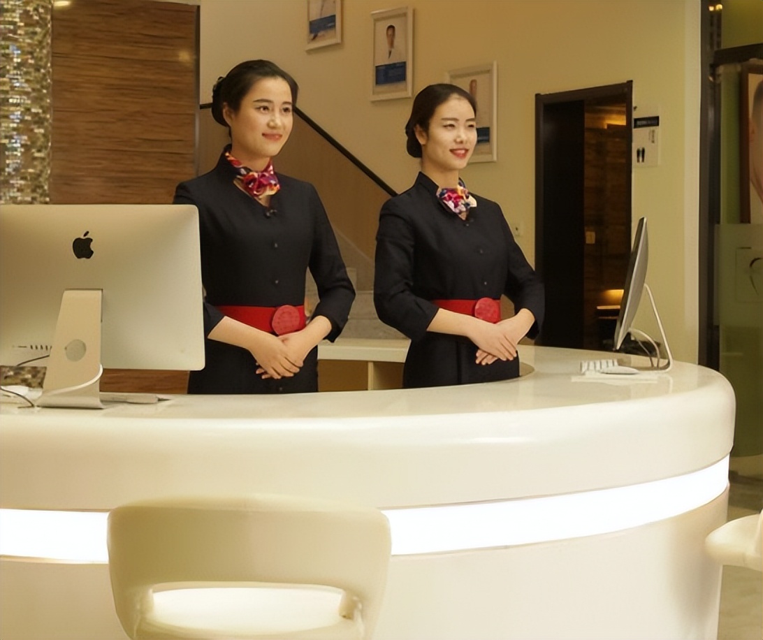 浙大毕业却当前台,女生直言"过上想要的生活",换男生试试?