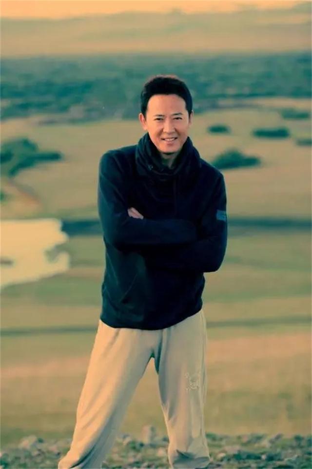 汪正正,磁性嗓音超迷人,他妻子张静宇近照,揭秘两人的感情经历