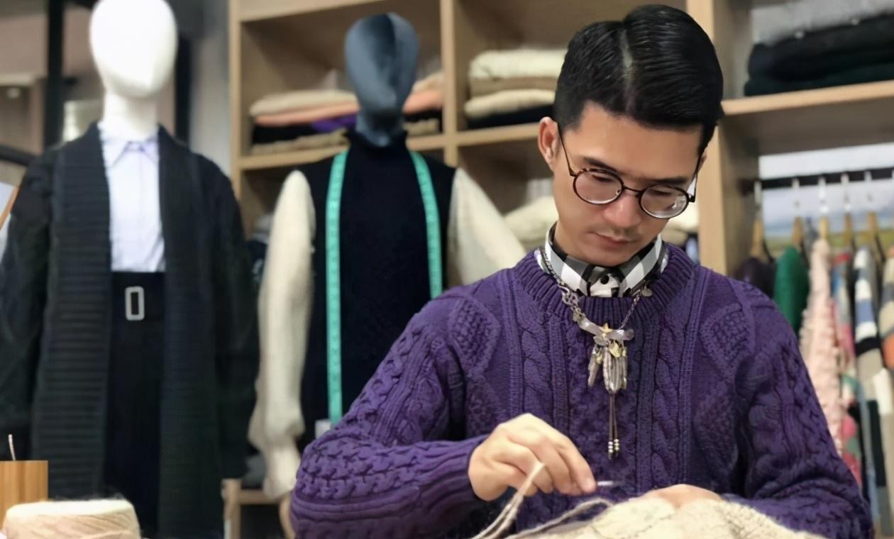 回顾广东小伙潘锐彬辞高薪回村织毛衣两登央视全网粉丝过千万