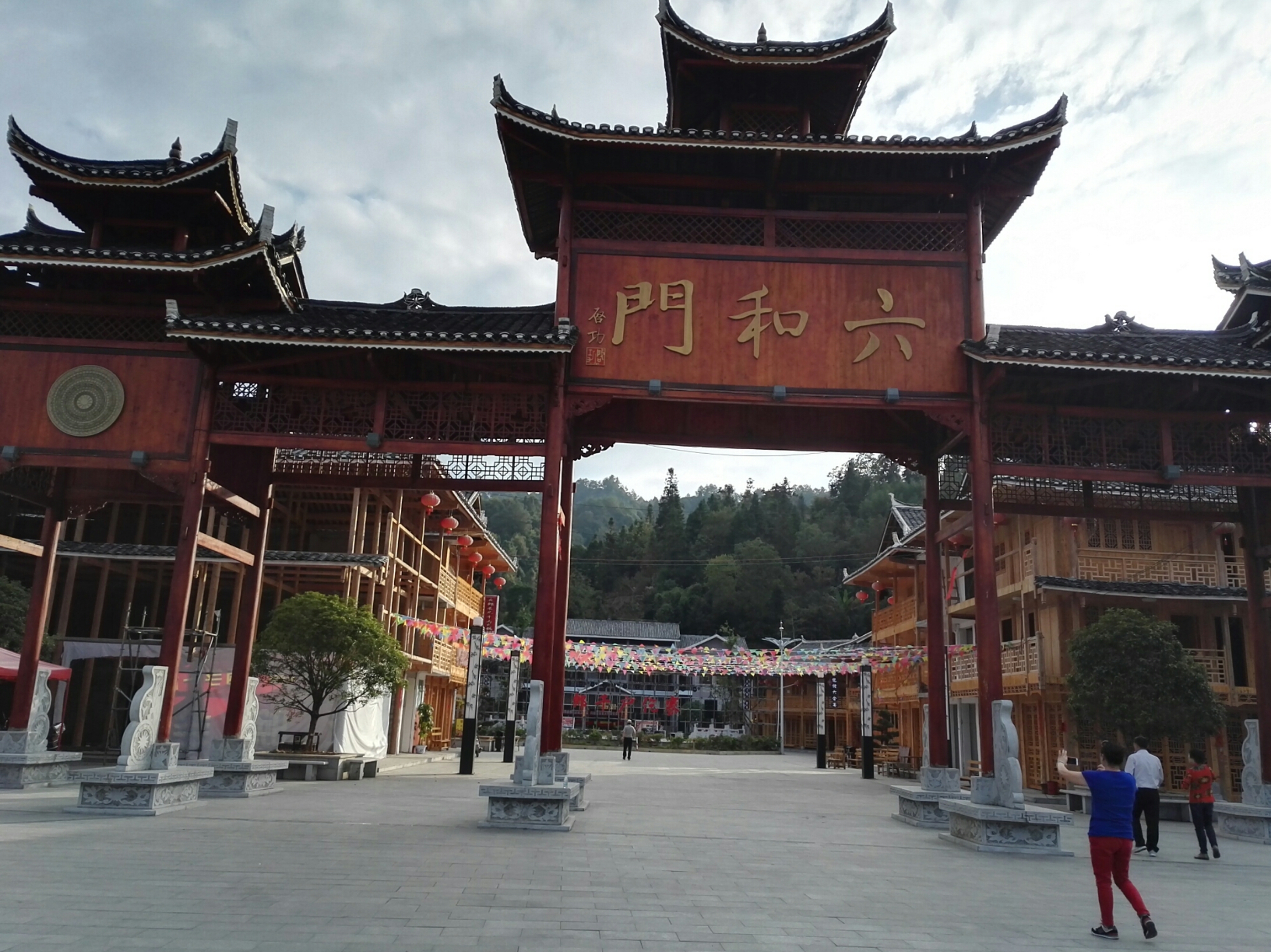 贵州傩城古镇,位于贵州省道真仡佬族苗族自治县,是一个充满神秘色彩和