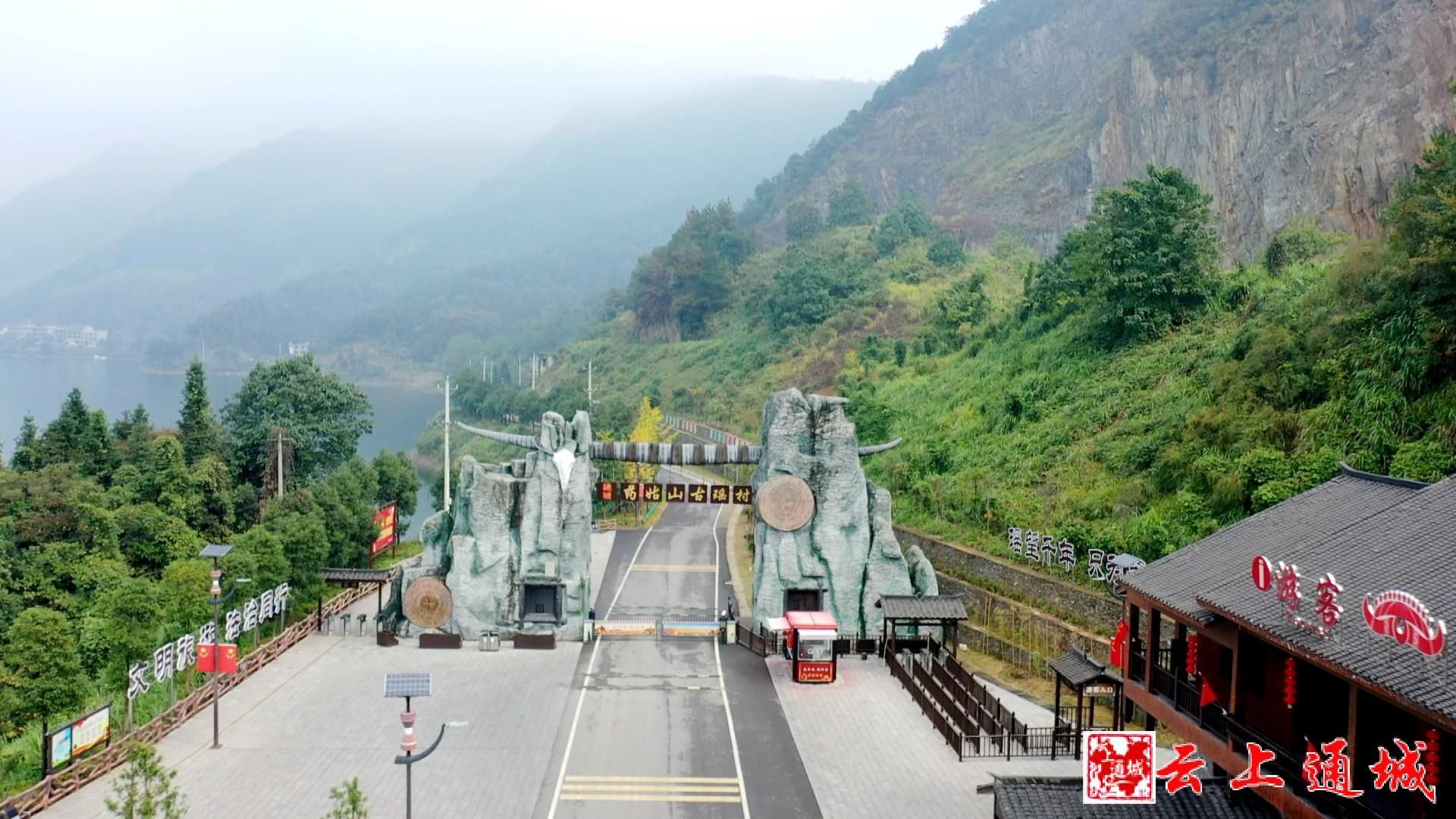 通城县大坪乡:推进四好农村路建设 联农带农兴乡村