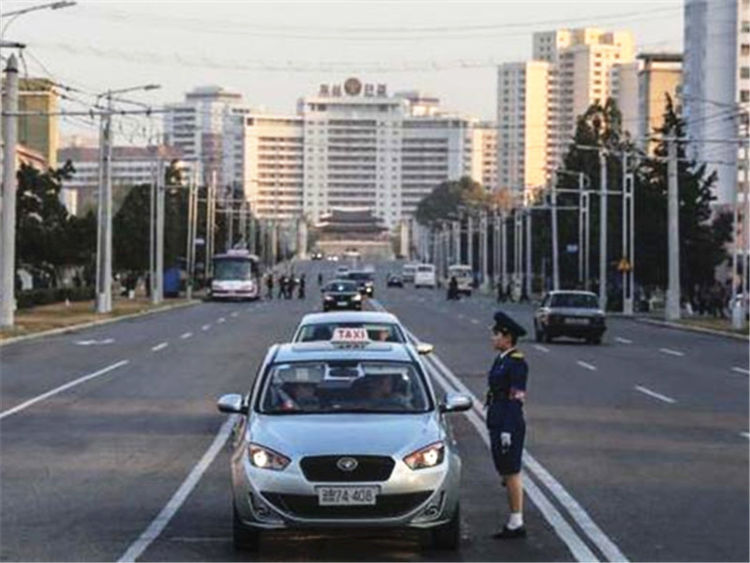 朝鲜街道上都有什么汽车?当地车主:谁能开上中国车,就算是大哥