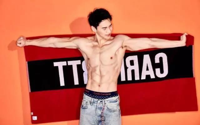 吃播界的吴彦祖!一餐吃20个人的饭,却仍8块腹肌