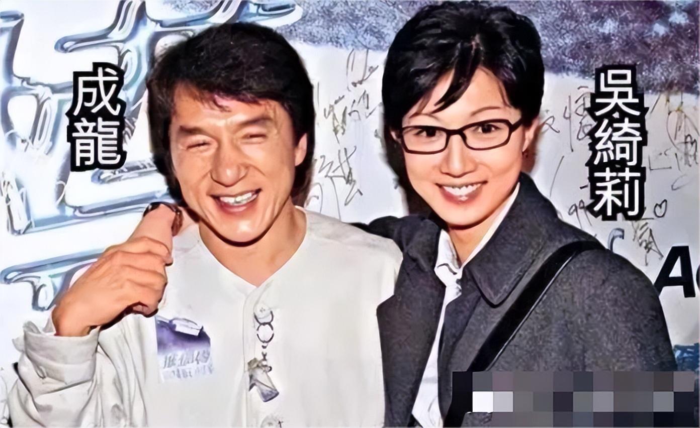 成龙女儿"小龙女"为什么走哪都被嫌弃?网友:上演被嫌弃的一生