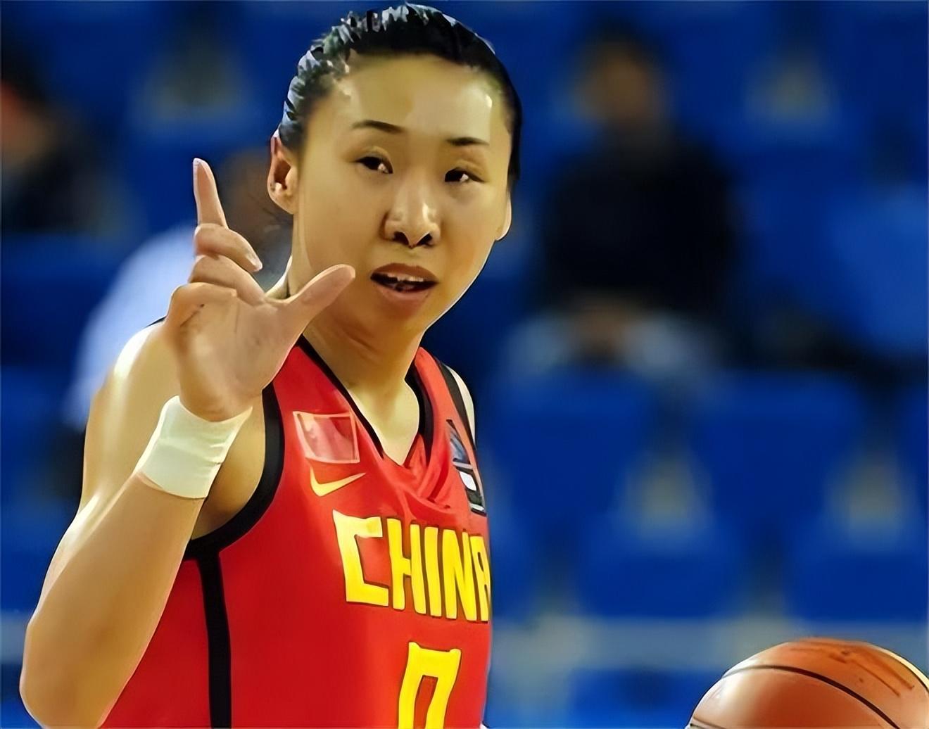 女篮传奇苗立杰近况:42岁气质优雅,享正师级待遇,今成气质辣妈