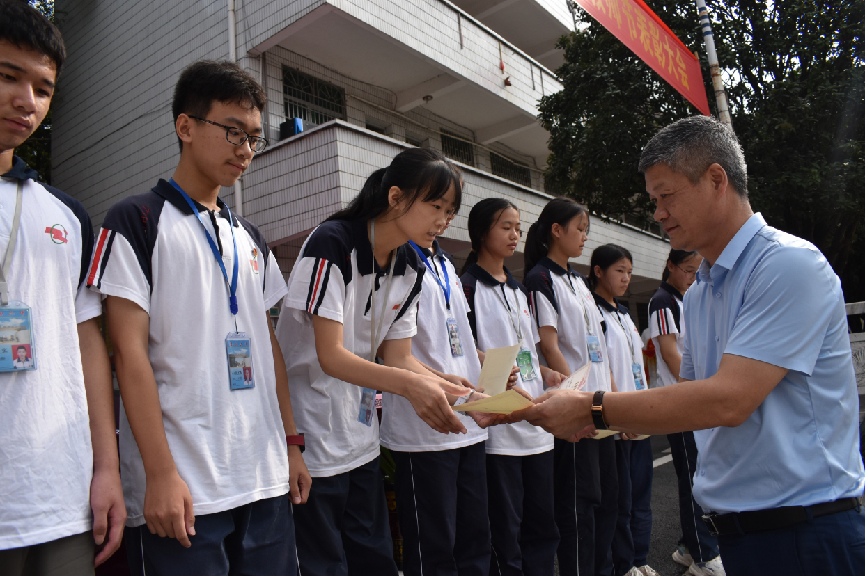 隆回二中:励志与思政"双子星"闪耀开学典礼