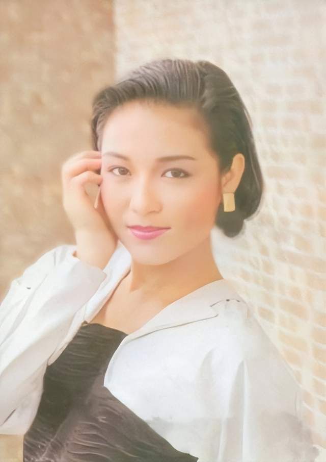 张凤妮:闷葫芦竞选港姐成名,嫁小7岁大马富商,生3个漂亮女儿