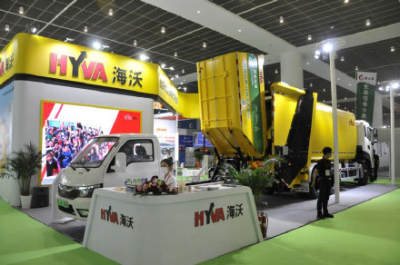 2021年中国(天津)环卫展开幕 100余种"变形金刚"齐亮相