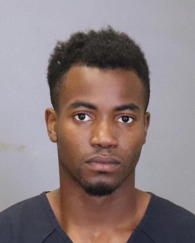 |白宫外数百名示威者发起抗议，浓烟弥漫暴力升级