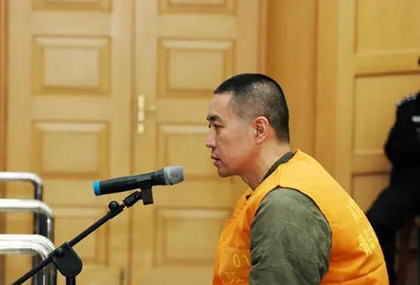 怒揍明星5位黑老大,长春孙世贤,哈尔滨乔四,把臧天朔打跪下了