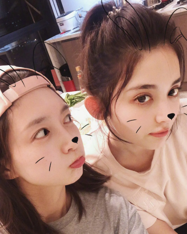 明星闺蜜合照暗藏多少"心机"?躲角度,晒p图,互相揭短不留情