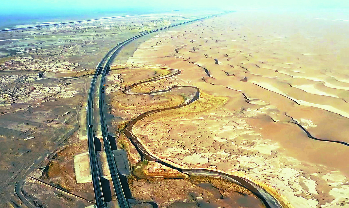 day4 鄂尔多斯-额济纳旗,兴巴转京新高速,车程1000公里.