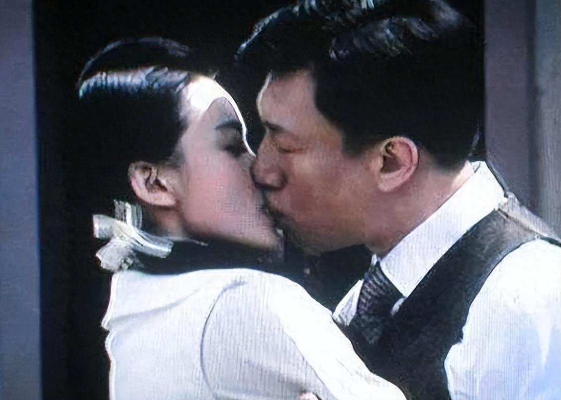沈傲君:向男友聂远求婚,惨遭对方抛弃,如今嫁给了乾隆的后裔