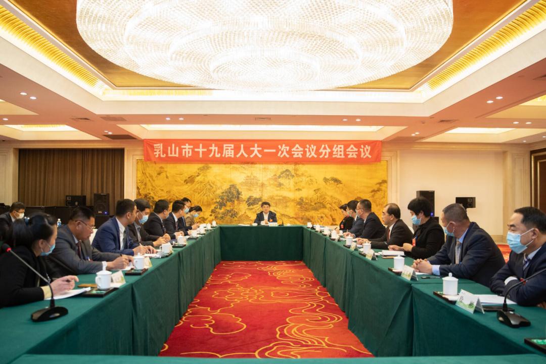 刘奎忠,王大治,李映华分别参加乳山市十九届人大一次会议专题座谈会