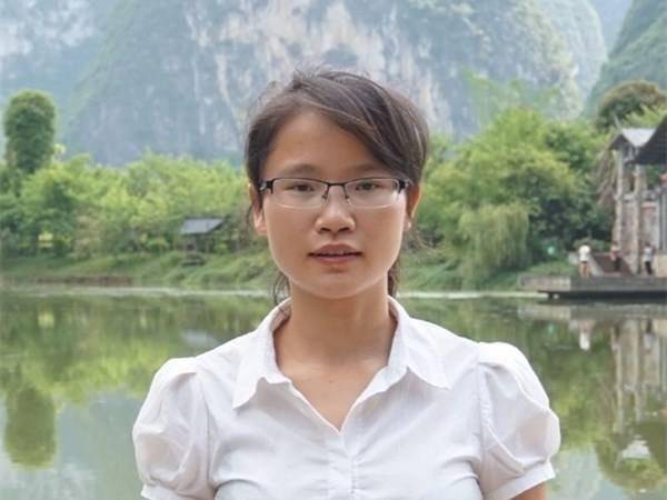 女教师"越级"报警救女学生,现状曝光:丢了工作,卖螺蛳粉谋生