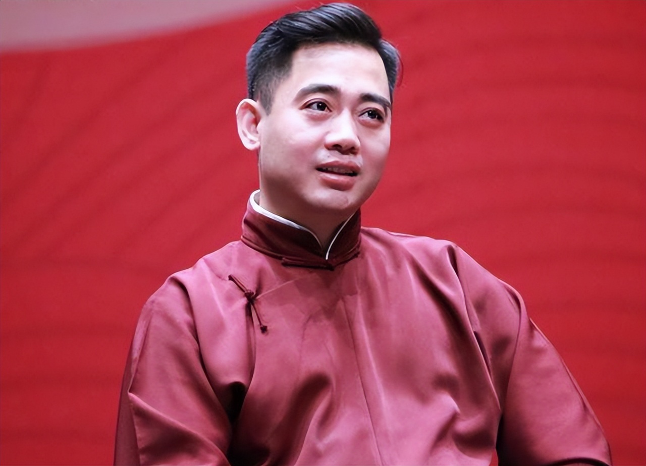 德云社"敢死队队长"孔云龙,偷骑摩托撞夏利,追尾公交车致骨折